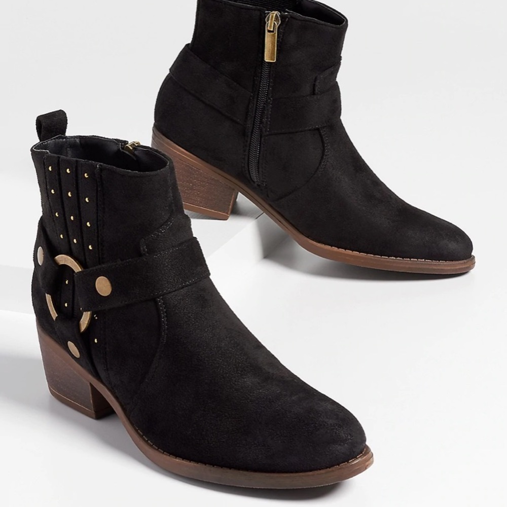 Maurices Rila studded ankle bootie Sz 6.5